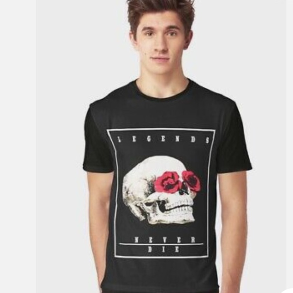 LEGENDS Never Die Black Skull Print/Red Roses Graphic T-Shirt.. Size:Large